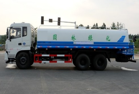 工程灑水車(chē)報(bào)價(jià)_東風(fēng)專(zhuān)底后雙橋20噸工程灑水車(chē)