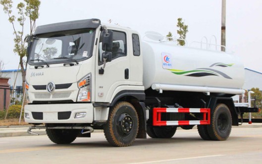12噸灑水車要什么駕照_東風(fēng)專底D1駕駛室12噸綠化灑水車廠家價格