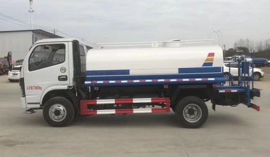 二手灑水車5噸的價(jià)格_國(guó)六5方東風(fēng)福瑞卡綠化灑水車廠家價(jià)格