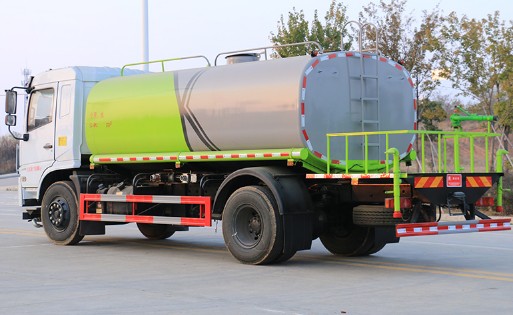 12方灑水車可以裝多少噸水_國(guó)六12噸東風(fēng)專用底盤D3L綠化灑水車廠家價(jià)格